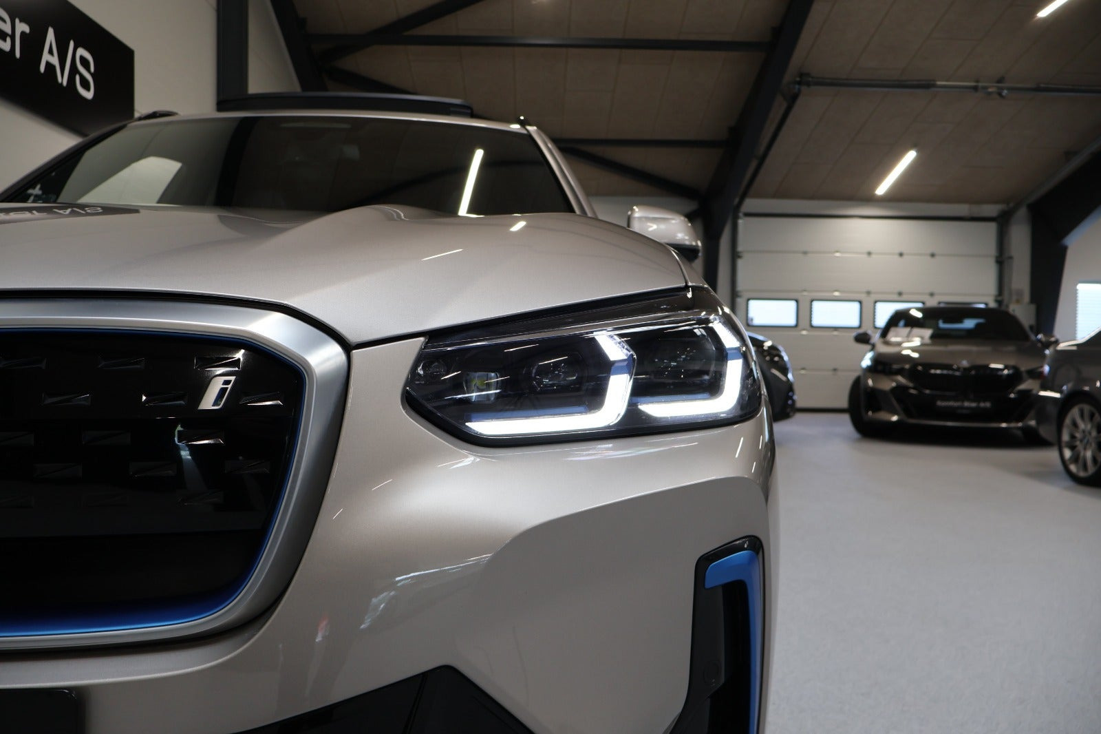 Orange BMW iX3 fra 2023