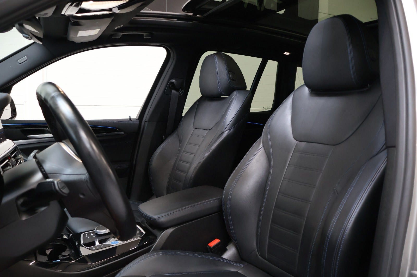 Orange BMW iX3 fra 2023