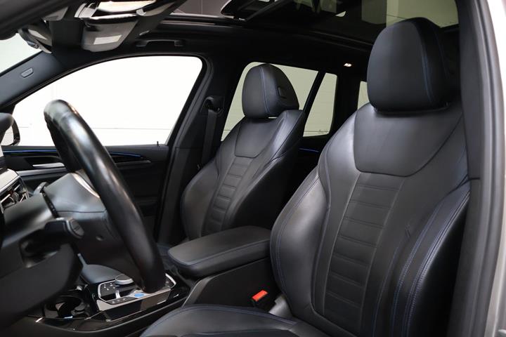 Orange BMW iX3 fra 2023