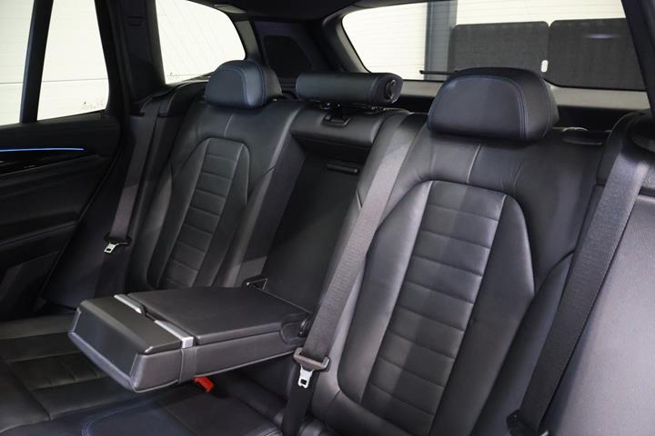 Orange BMW iX3 fra 2023
