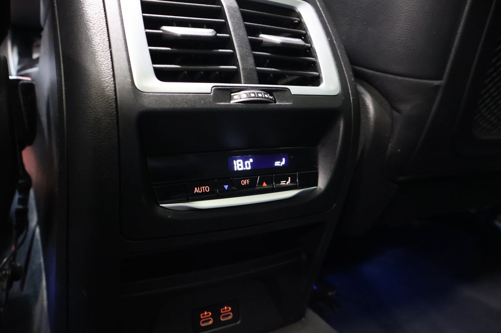 Orange BMW iX3 fra 2023
