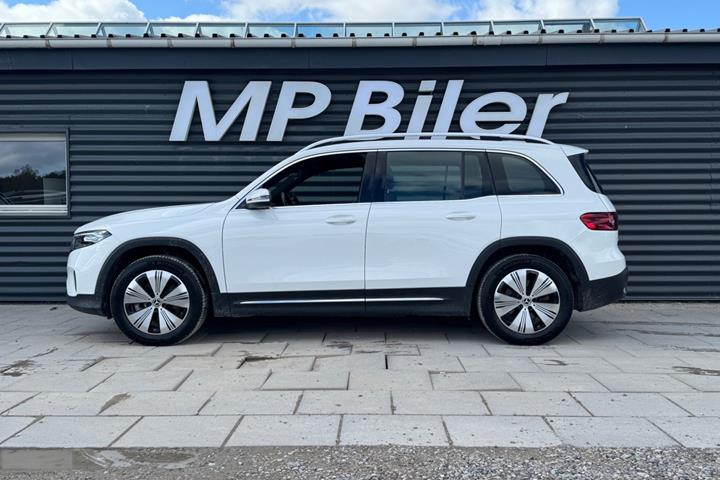 Hvid Mercedes EQB300 fra 2024