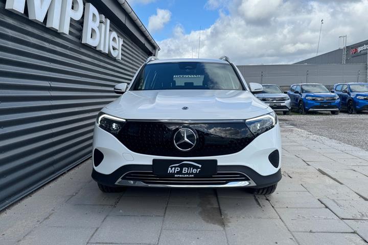 Hvid Mercedes EQB300 fra 2024