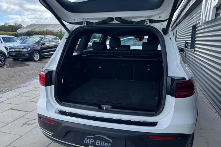 Hvid Mercedes EQB300 fra 2024