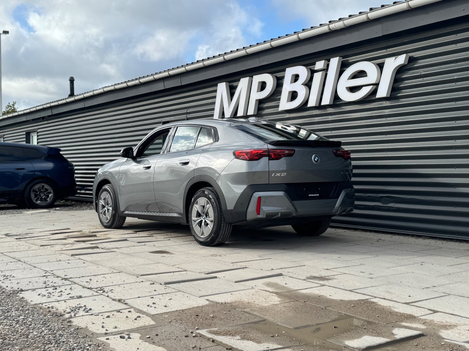 Grå BMW iX2 fra 2024