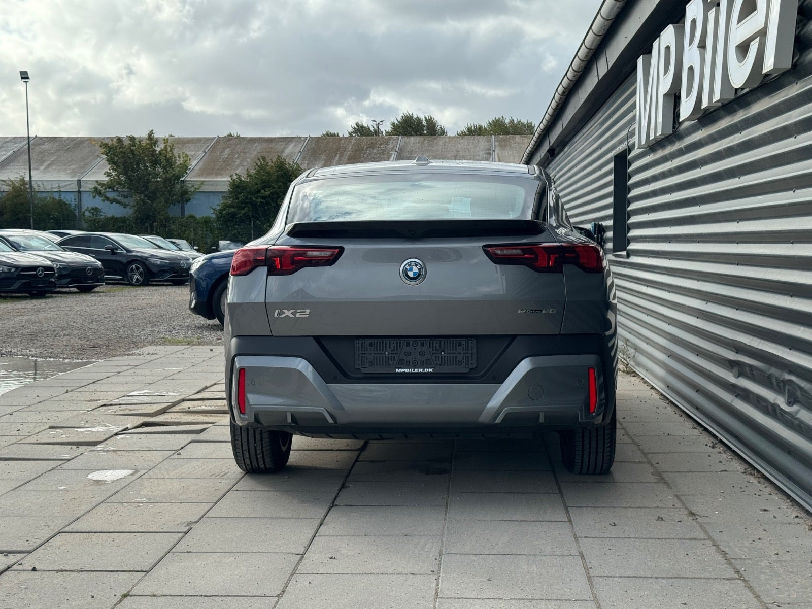 Grå BMW iX2 fra 2024