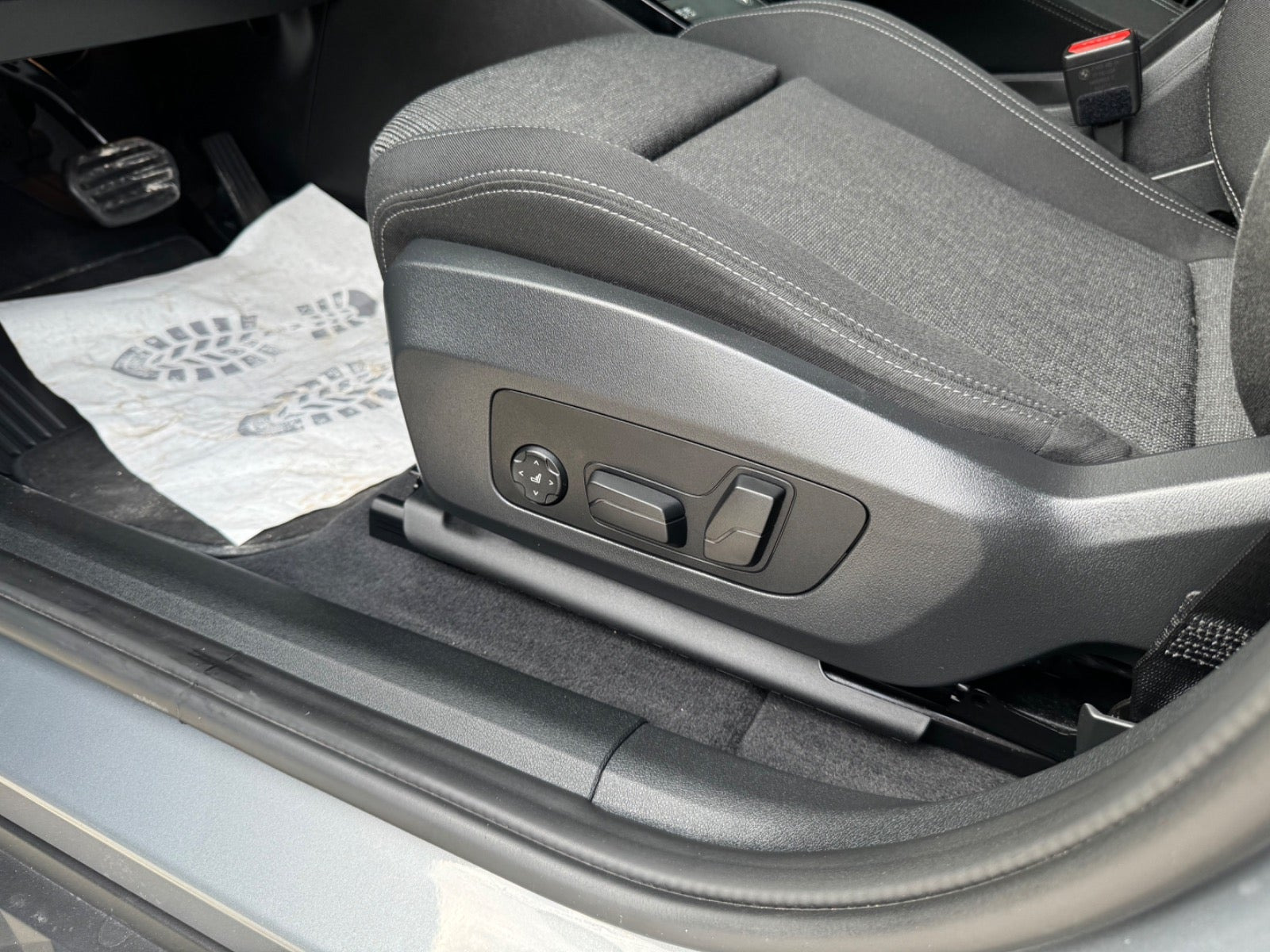 Grå BMW iX2 fra 2024