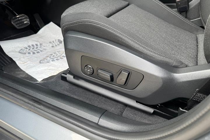 Grå BMW iX2 fra 2024
