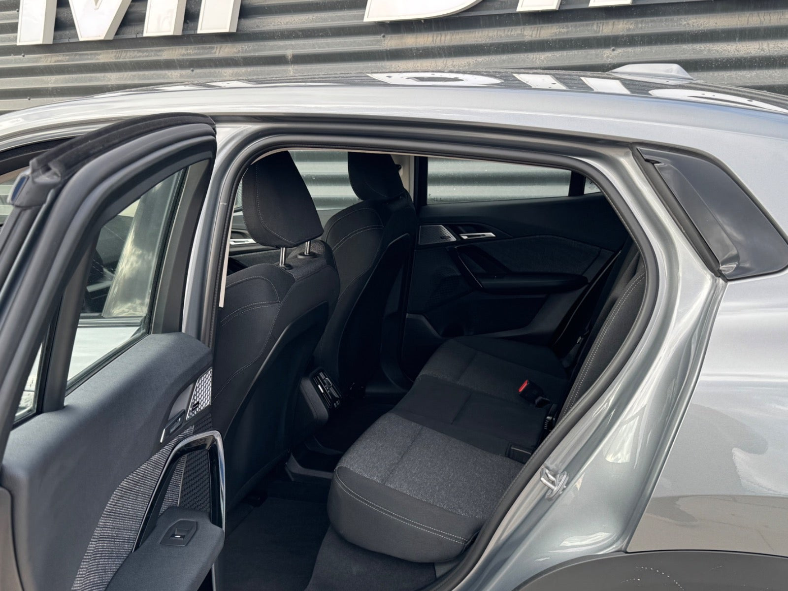 Grå BMW iX2 fra 2024
