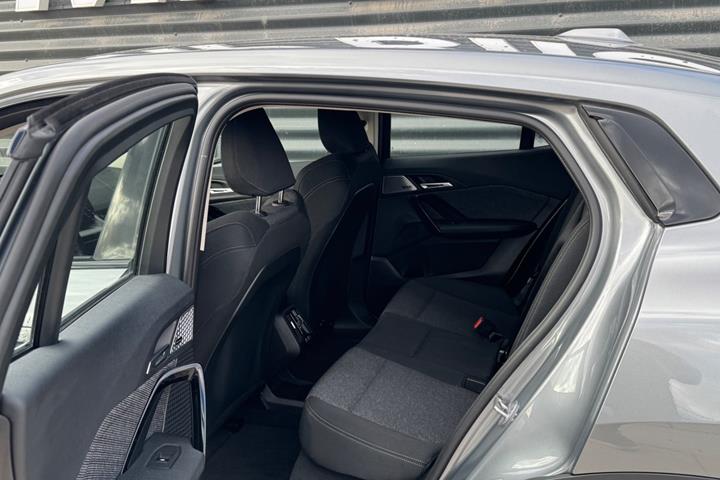 Grå BMW iX2 fra 2024