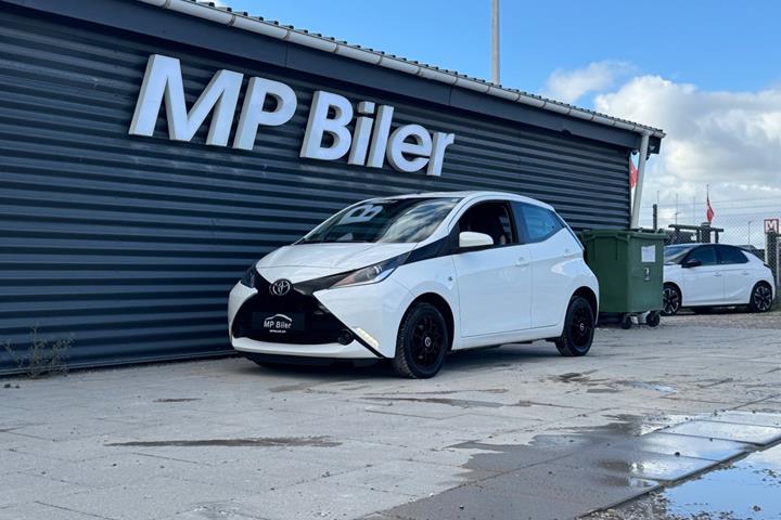 Hvid Toyota Aygo fra 2015