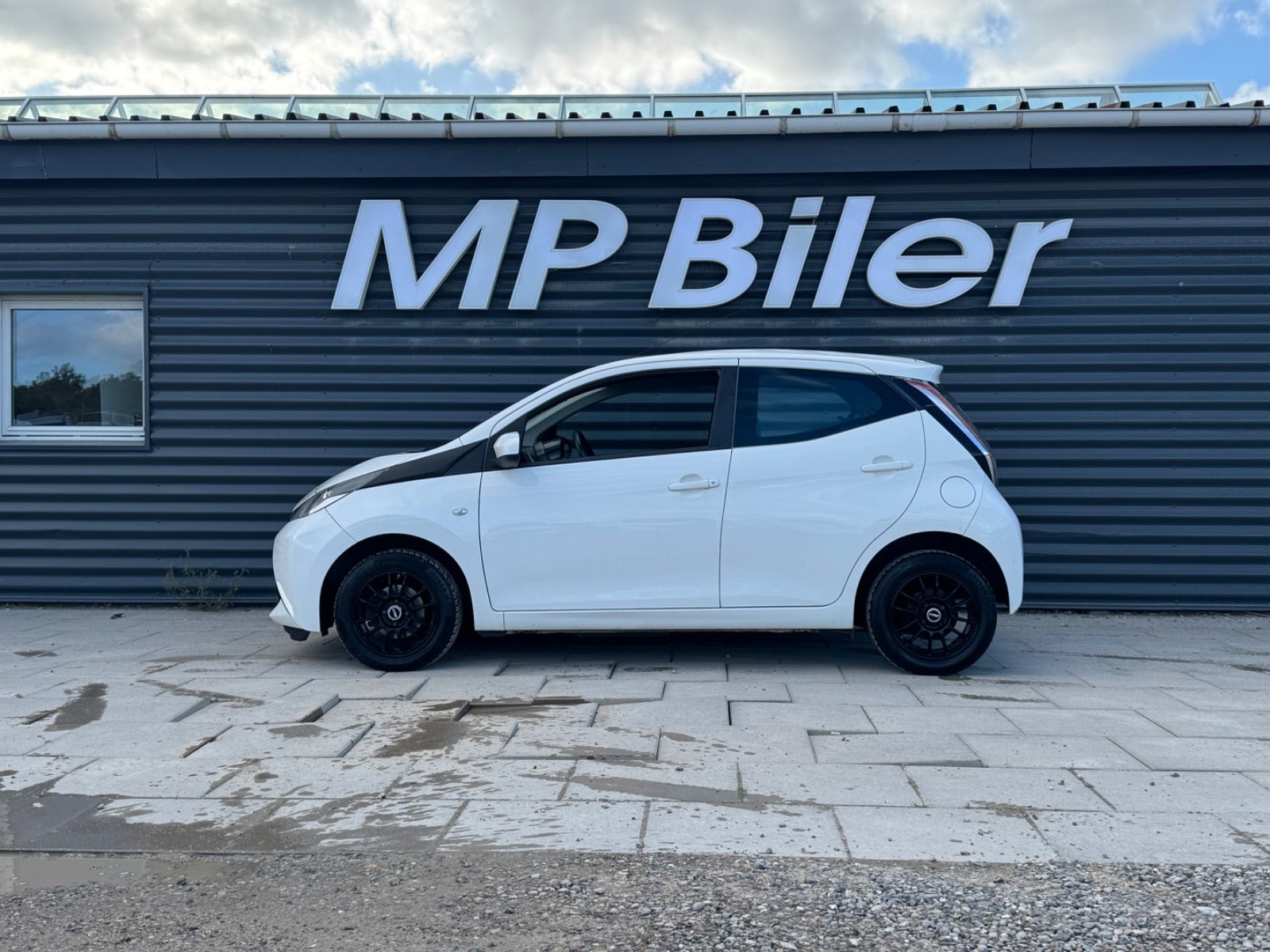 Hvid Toyota Aygo fra 2015
