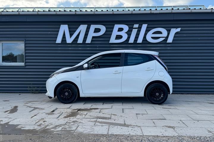 Hvid Toyota Aygo fra 2015