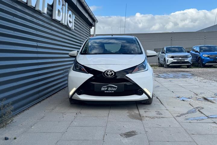 Hvid Toyota Aygo fra 2015