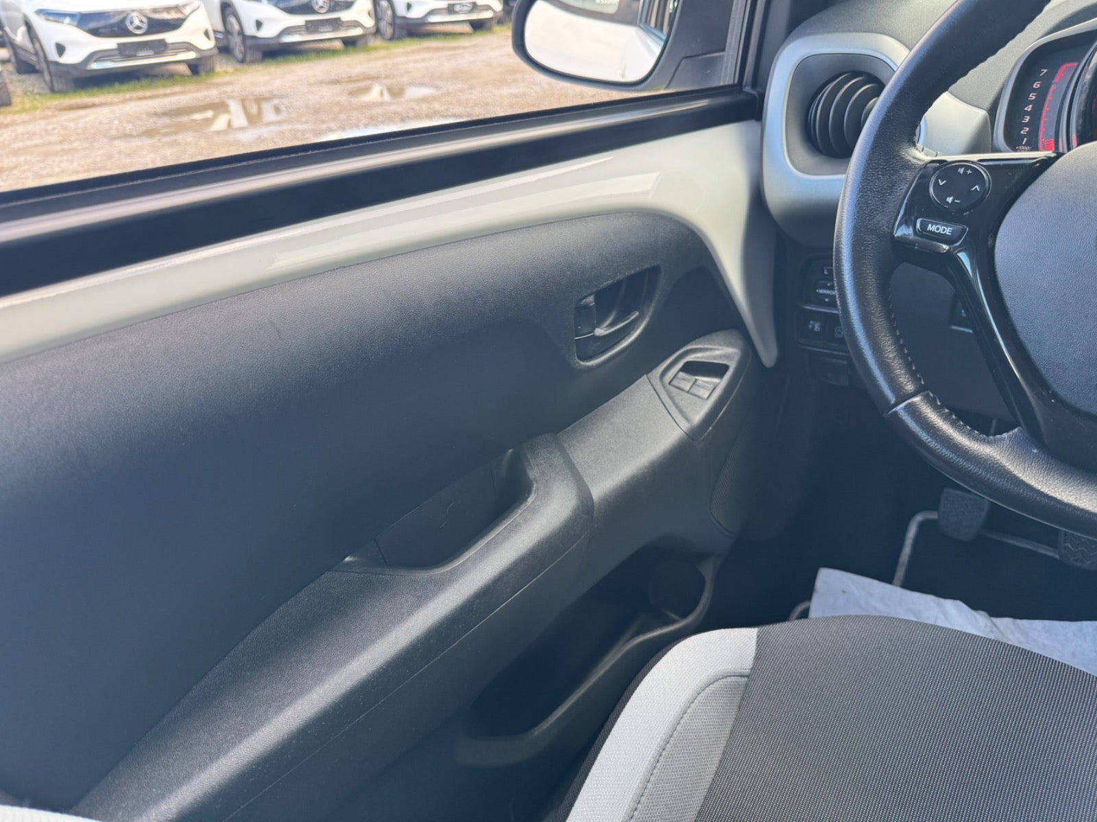 Hvid Toyota Aygo fra 2015