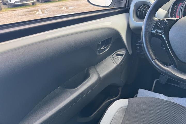 Hvid Toyota Aygo fra 2015
