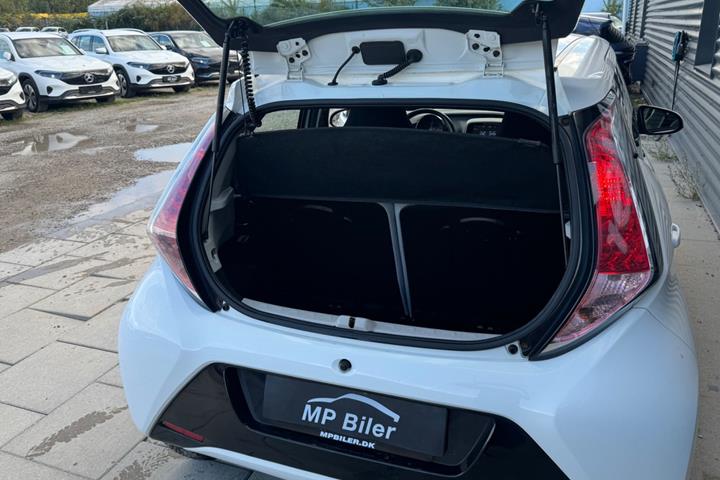 Hvid Toyota Aygo fra 2015