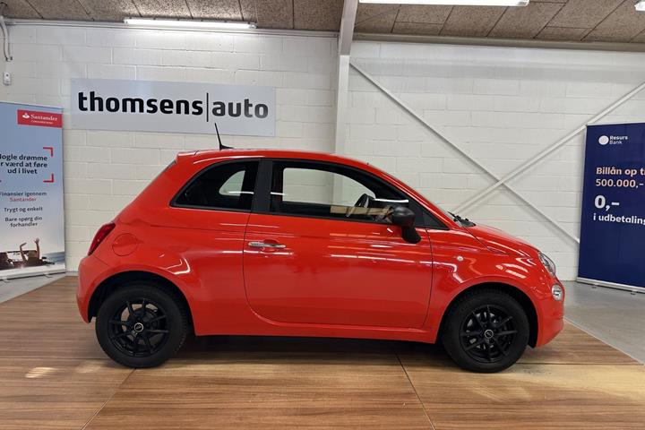 Orange Fiat 500 fra 2024