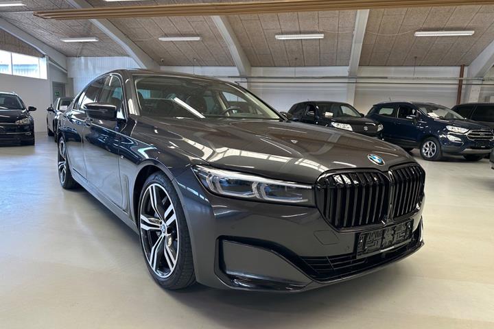 Sort BMW 745e fra 2020