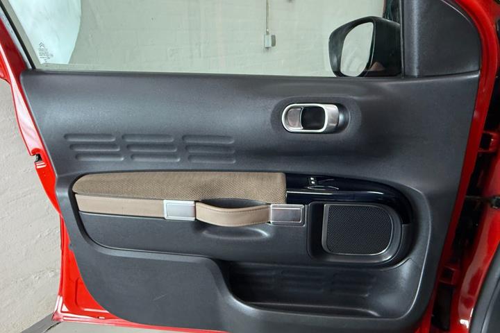 Rød Citroën C4 Cactus fra 2014