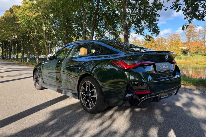Grøn BMW i4 fra 2024