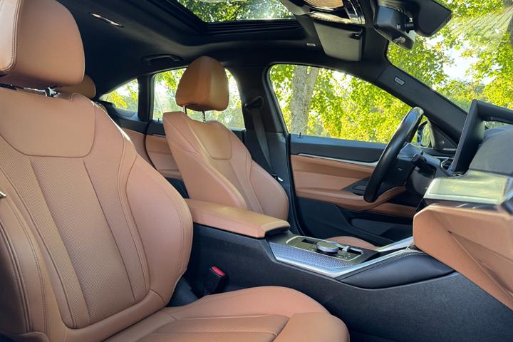 Grøn BMW i4 fra 2024