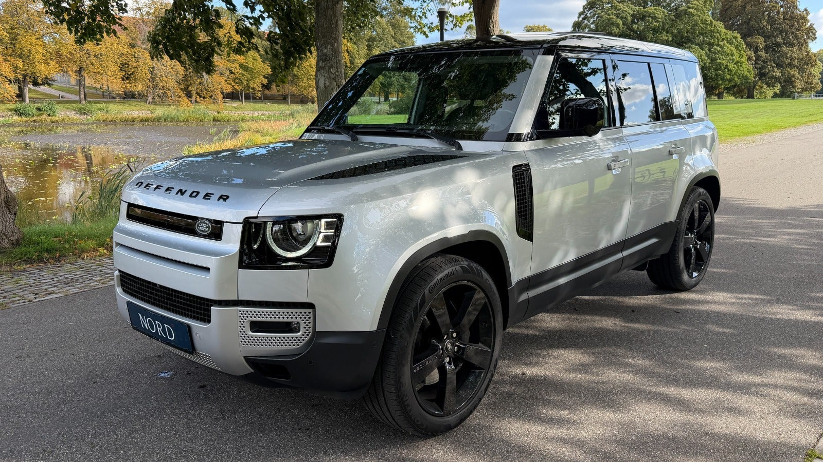 Grøn Land Rover Defender 110 fra 2020