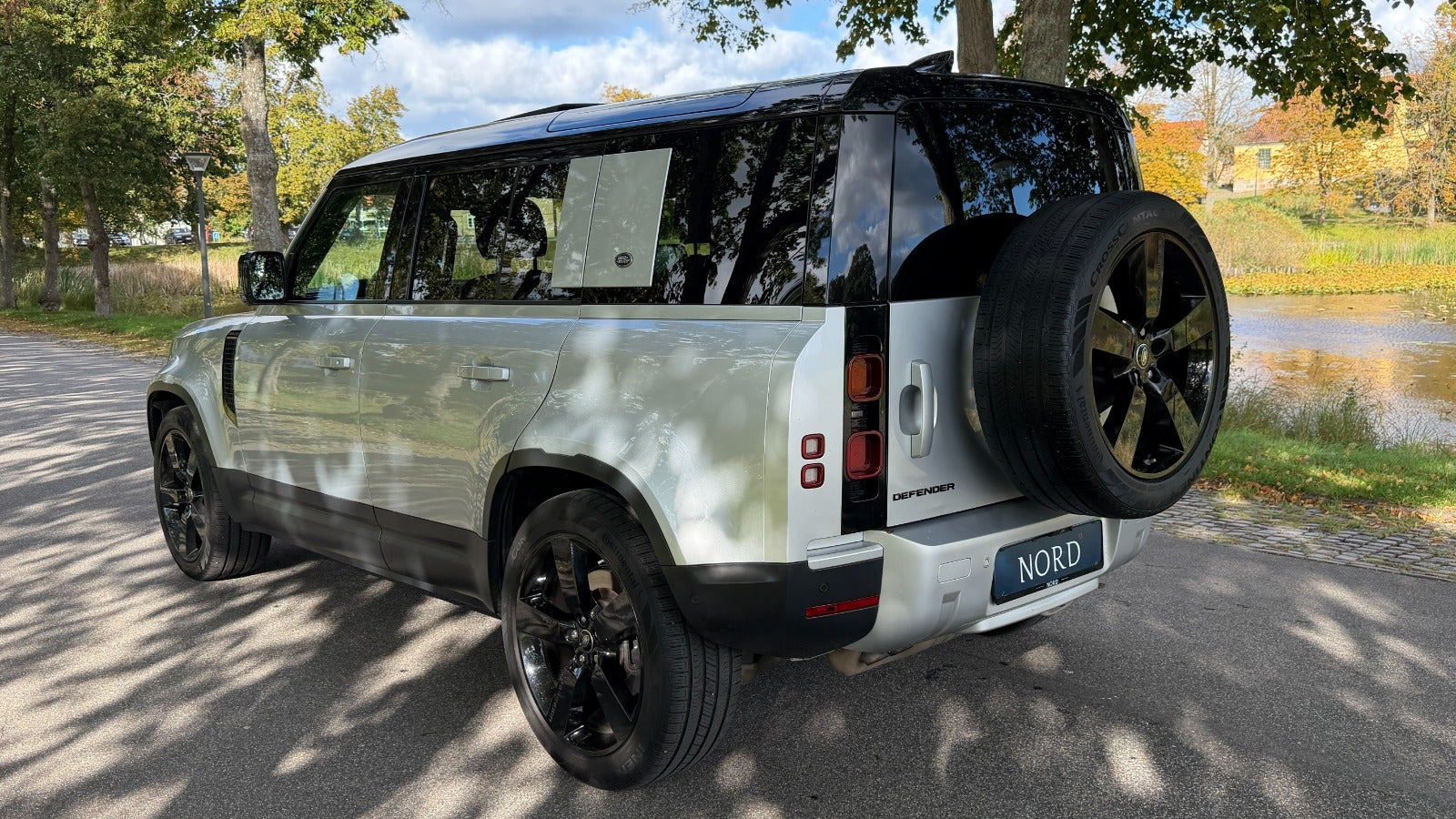 Grøn Land Rover Defender 110 fra 2020