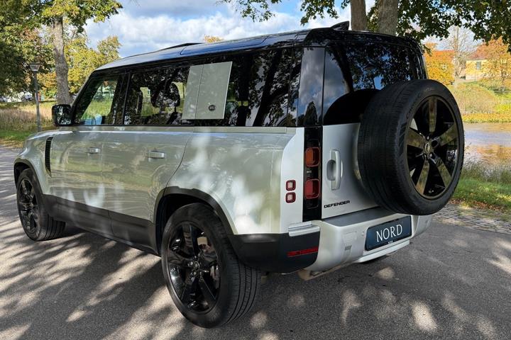 Grøn Land Rover Defender 110 fra 2020