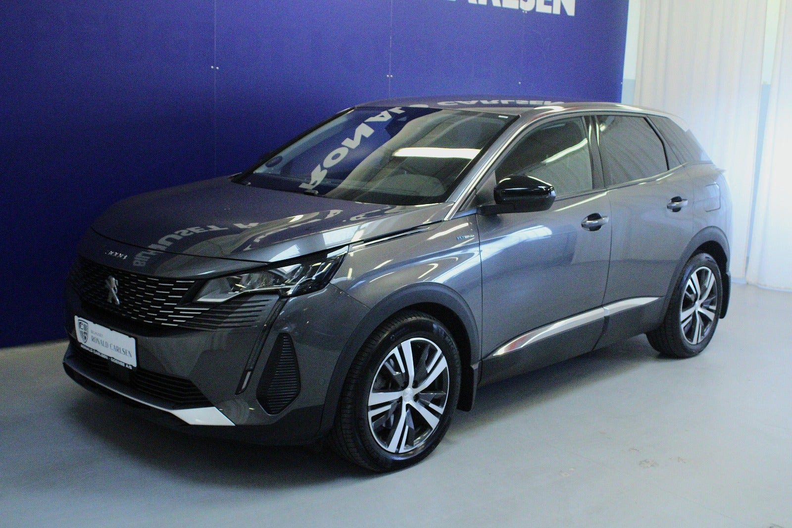 Grå Peugeot 3008 fra 2021