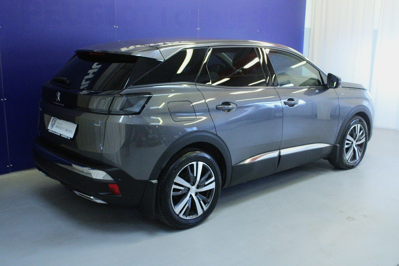 Grå Peugeot 3008 fra 2021