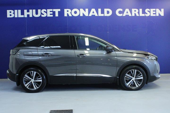 Grå Peugeot 3008 fra 2021