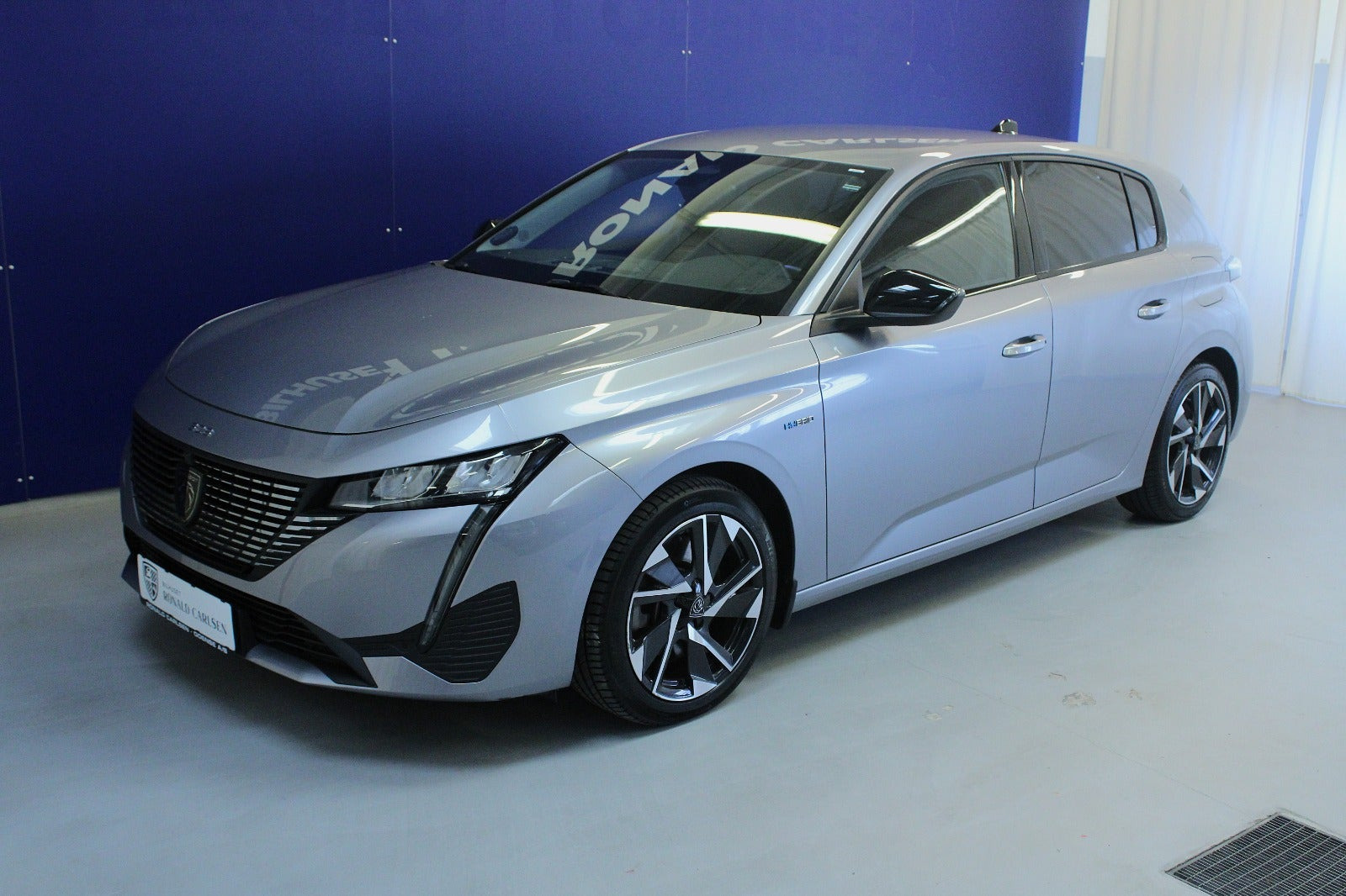Sølv Peugeot 308 fra 2023