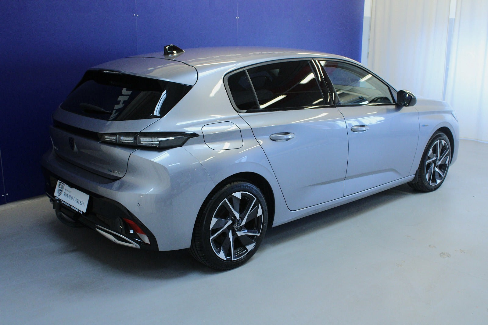 Sølv Peugeot 308 fra 2023
