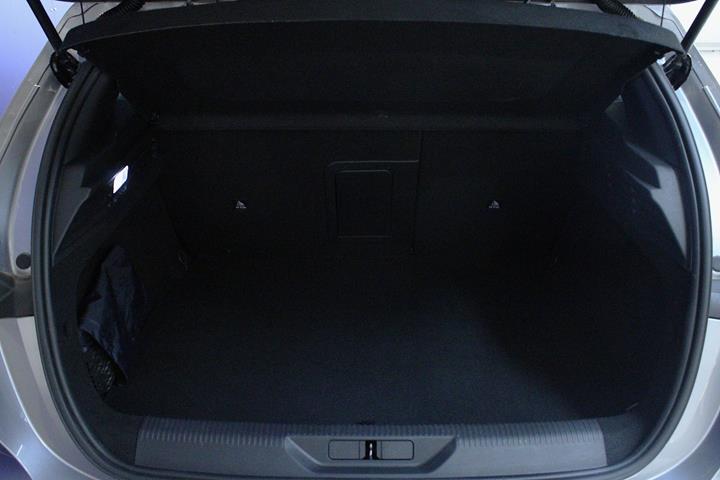 Sølv Peugeot 308 fra 2023