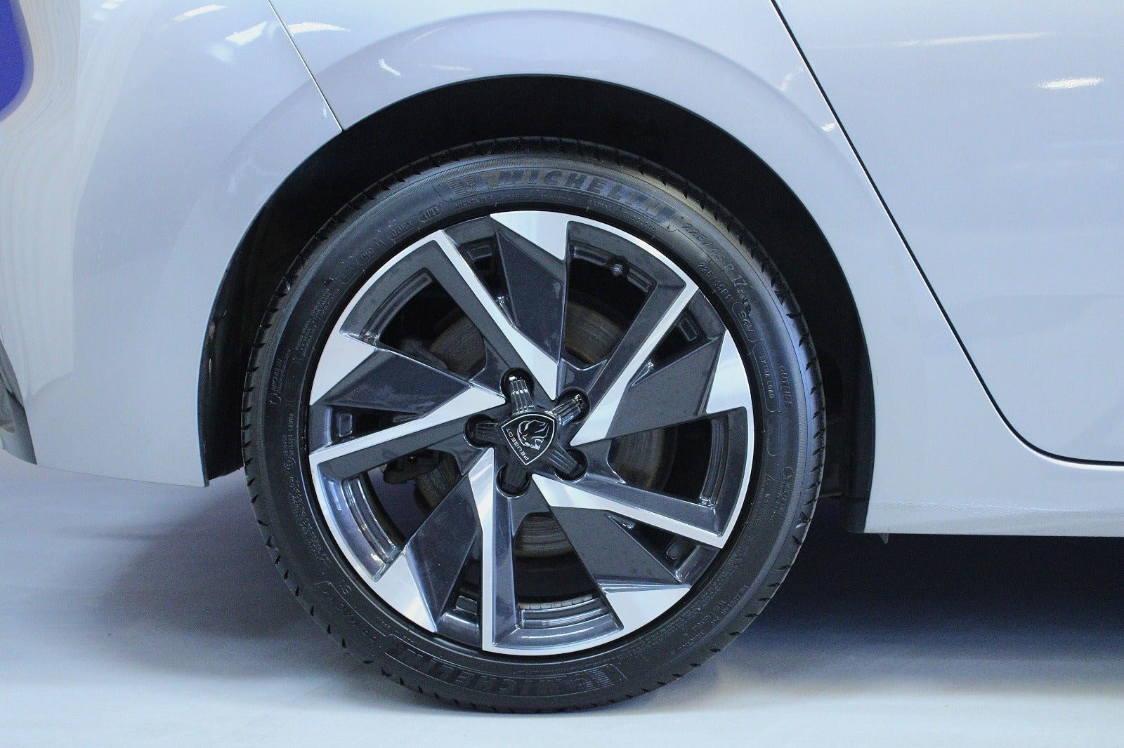 Sølv Peugeot 308 fra 2023