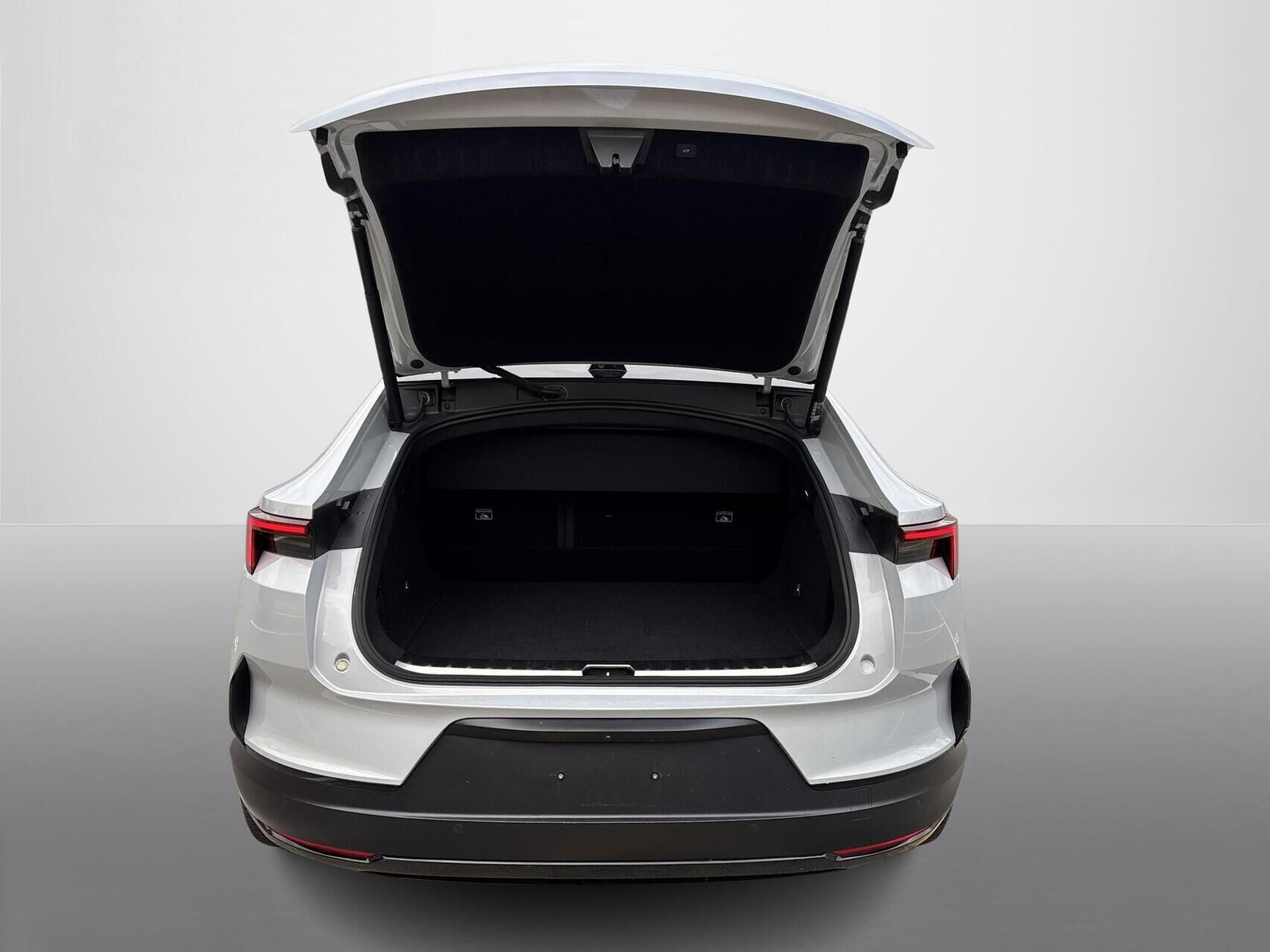 Sølv Polestar 4 fra 2025