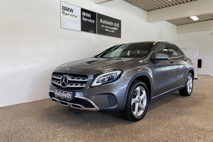 Grå Mercedes GLA200 fra 2017