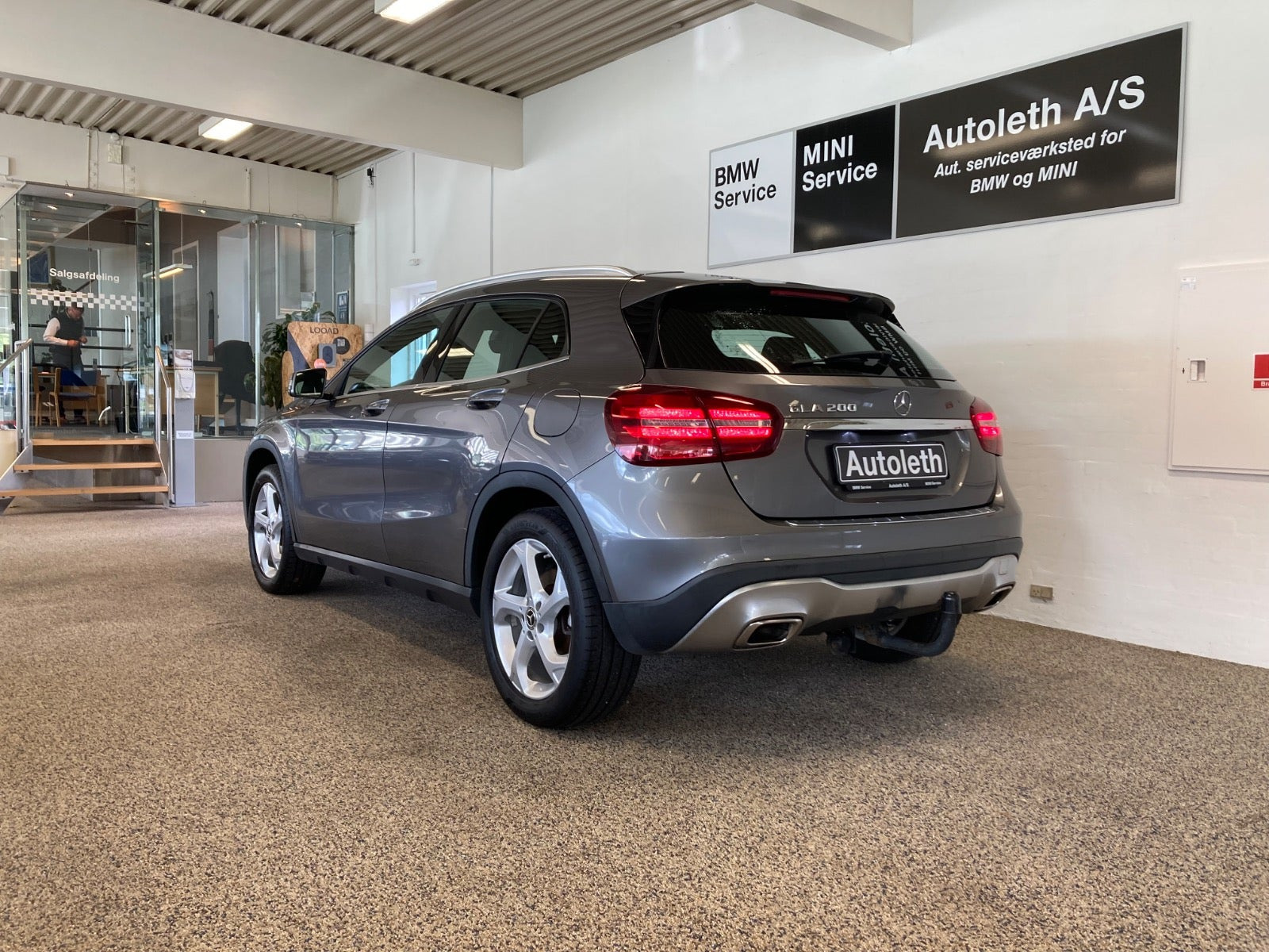 Grå Mercedes GLA200 fra 2017