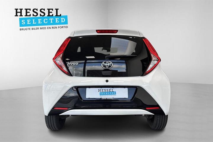 Hvid Toyota Aygo fra 2021