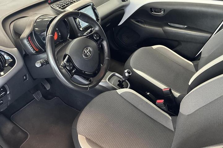 Hvid Toyota Aygo fra 2021