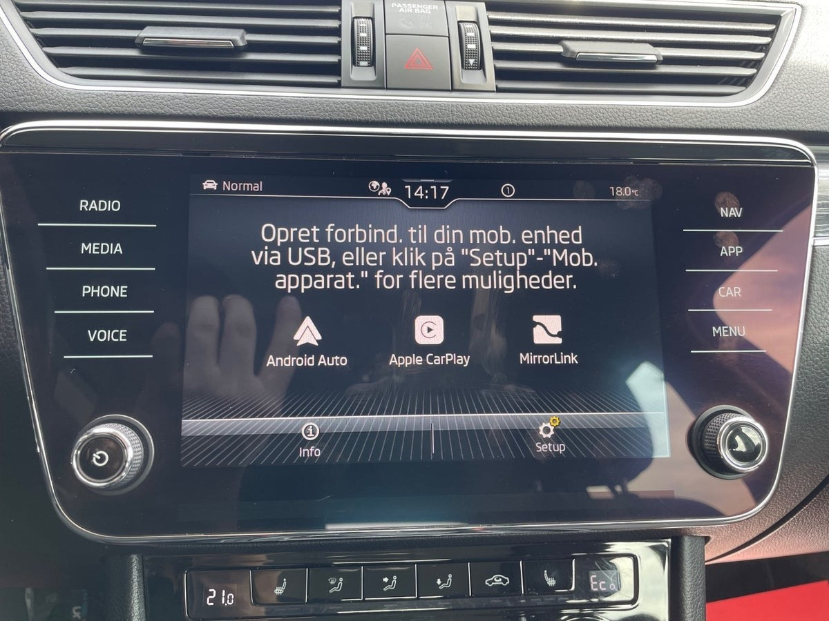 Grå Skoda Superb fra 2021