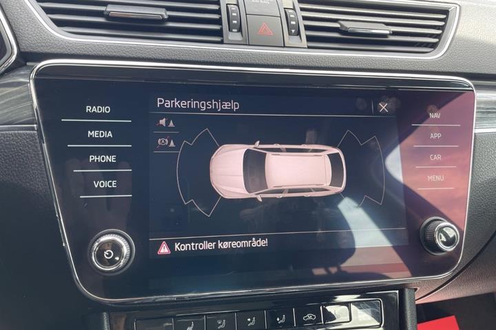 Grå Skoda Superb fra 2021