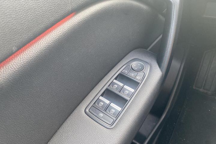Blå Renault Captur fra 2020