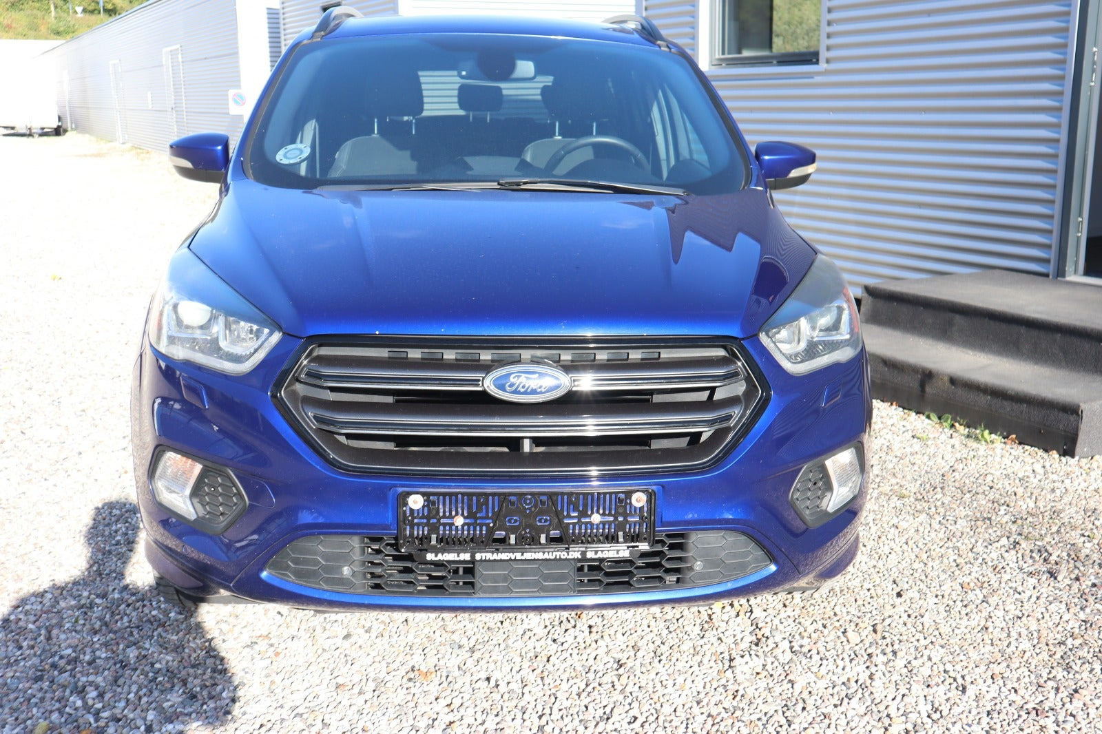 Blå Ford Kuga fra 2017
