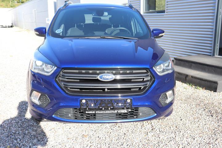 Blå Ford Kuga fra 2017