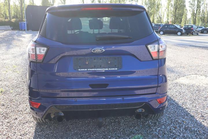 Blå Ford Kuga fra 2017