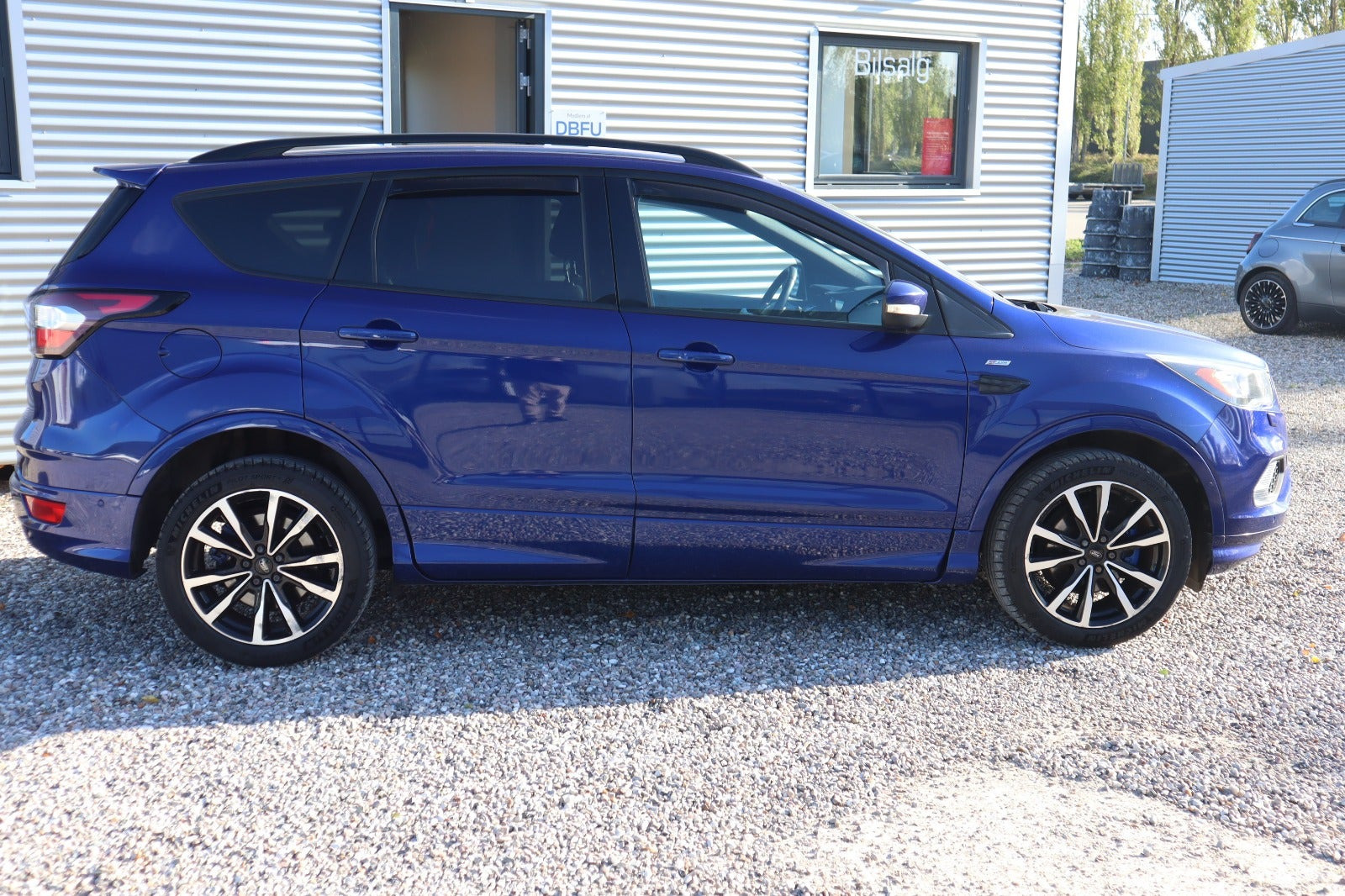 Blå Ford Kuga fra 2017