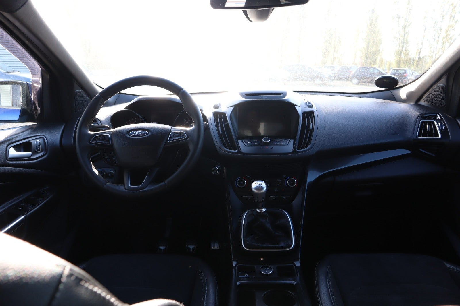 Blå Ford Kuga fra 2017