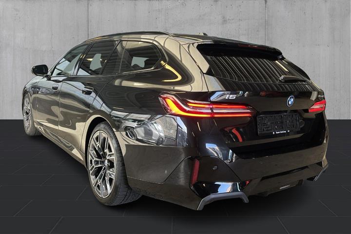 Sort BMW i5 fra 2026